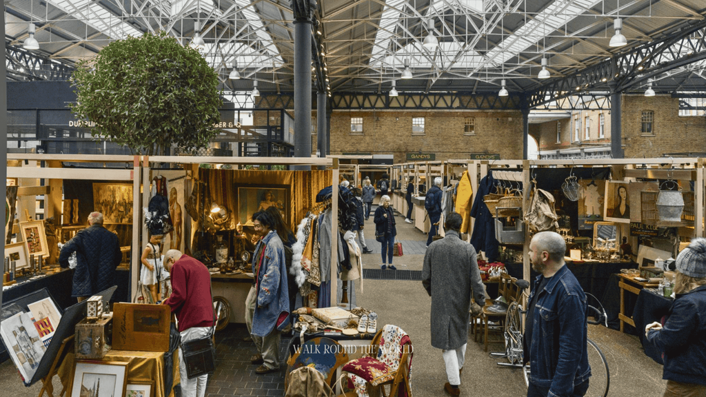 vintage shopping in London in fall
